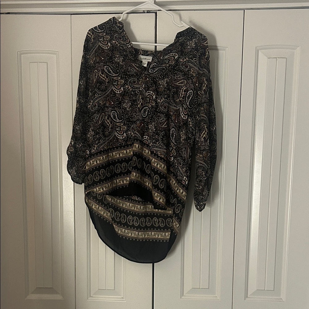 Jaclyn Smith Black and Gold Paisley Blouse